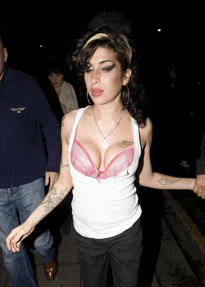 amy_winehouse_cant_stop_flashing