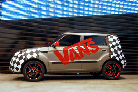 kia-motors-america-vans-tou_opt